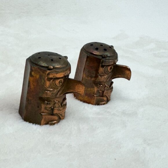 Vintage Totem Salt & Pepper 1.8" Shakers  Copper/Bronze Made in Japan - Picture 5 of 10